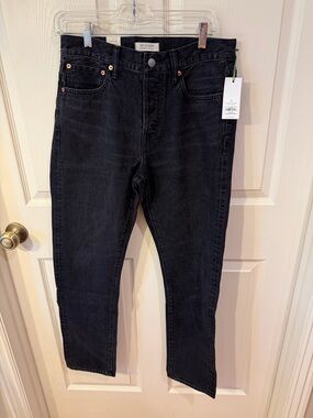 American Eagle AE77  Black Classic Jeans Sz 30/32.  NWT. Box13